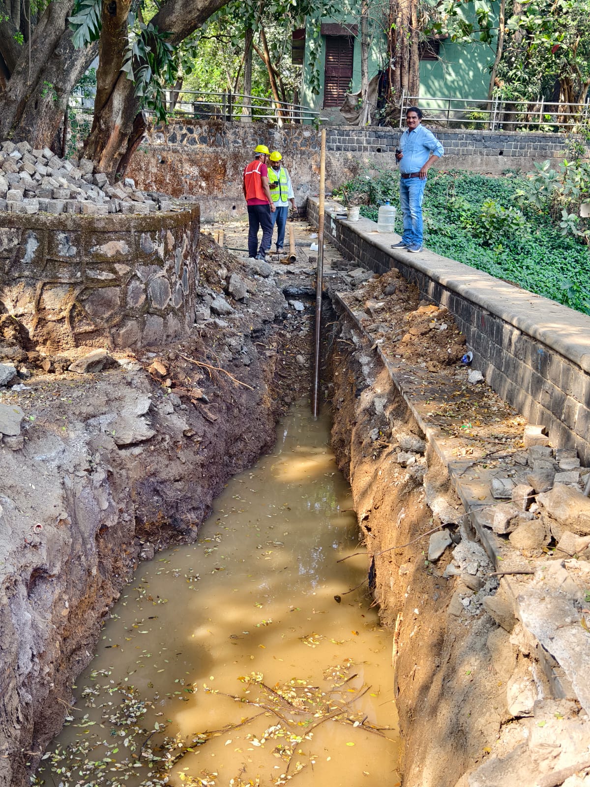 Powai Lake clean up begins- BMC demonstrating the sewer diversion pipeline