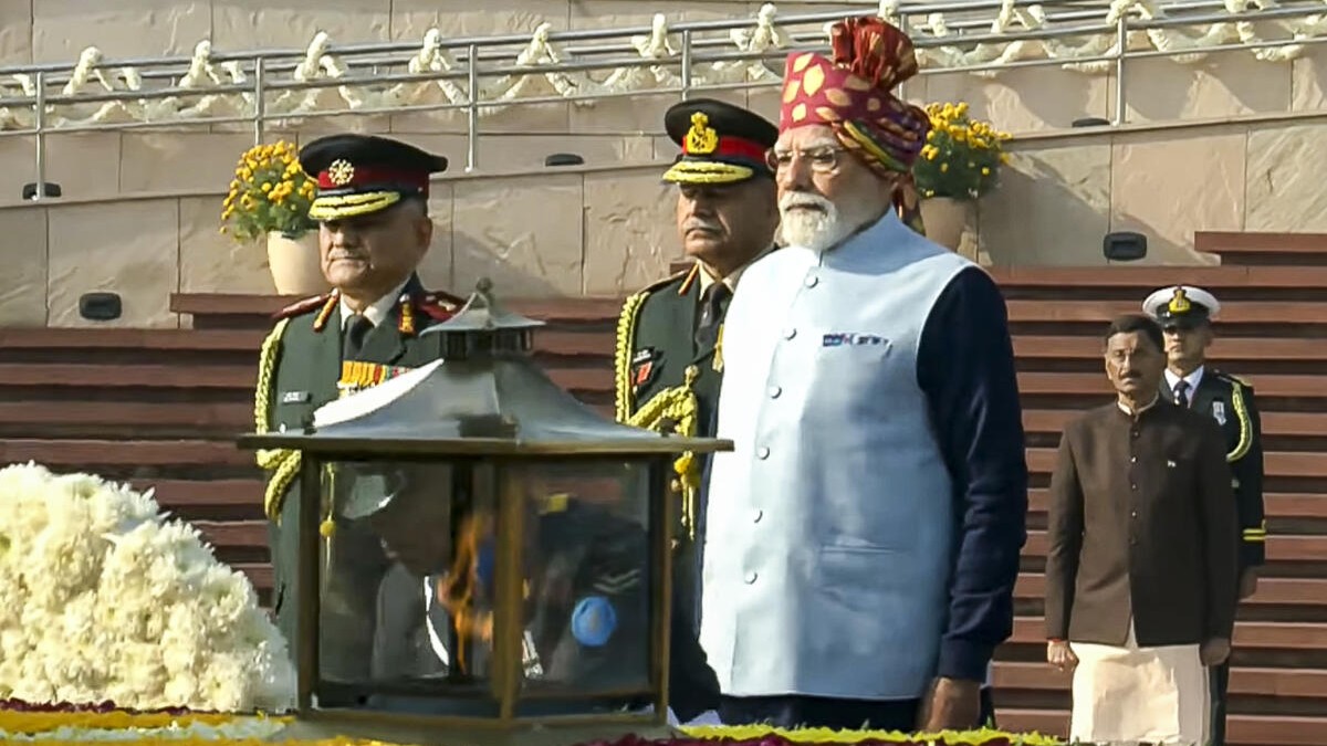 PM Modi pays tributes at National War Memorial on Republic Day