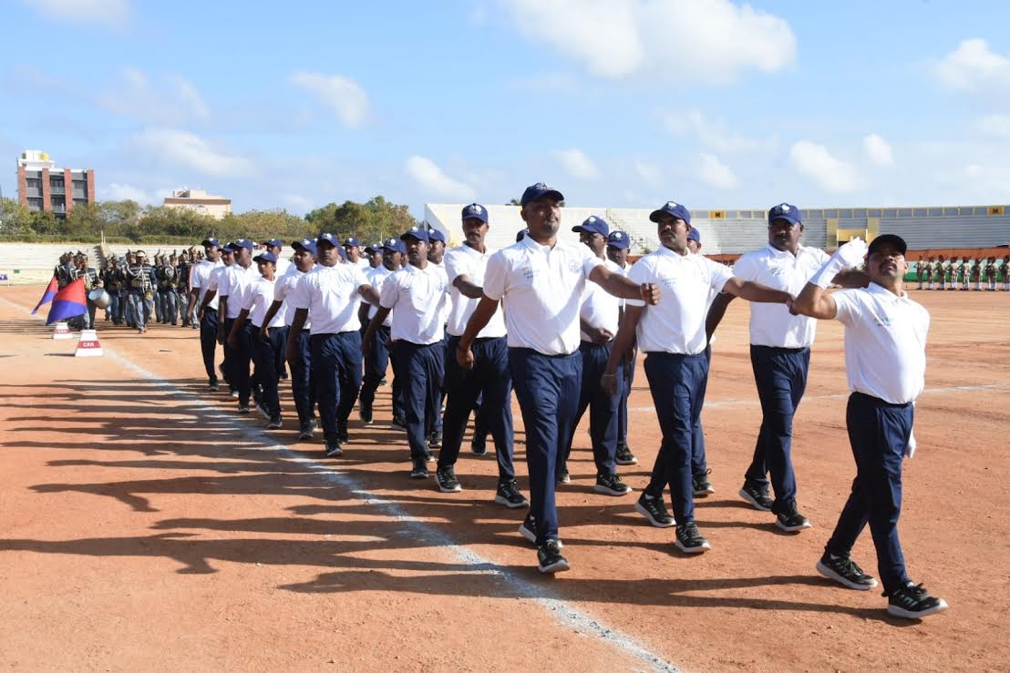 The contingent of civic workers of Mysuru City Corporation take part in the parade during the 77th Republic Day celebration at Torchlight Parade Ground in Bannimantapa, Mysuru city, on Monday. 