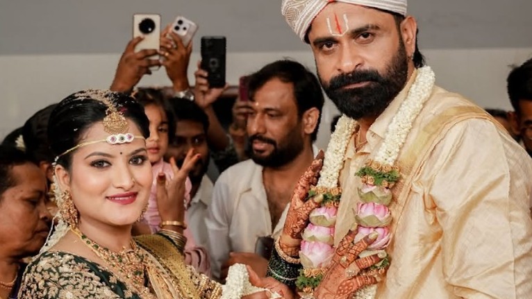 Ugram Manju weds Sai Sandhya in picturesque Temple ceremony; See viral photos