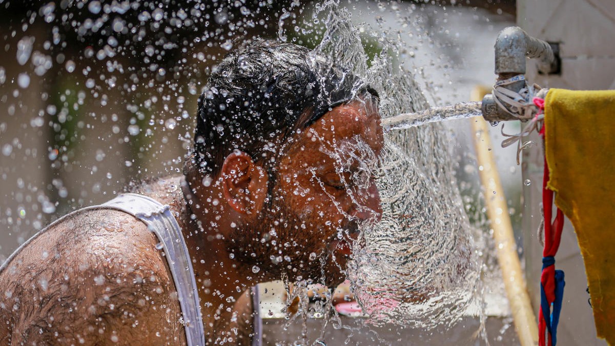Global population living with extreme heat to double by 2050: Oxford study