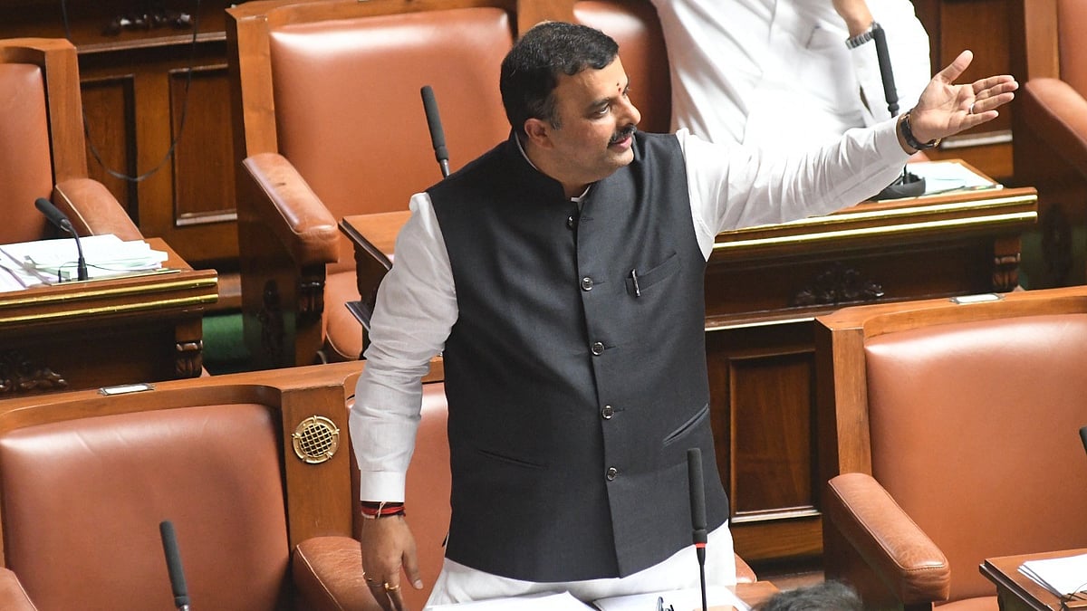 Karnataka CMO: BJP leader V Sunil Kumar demands a probe into an alleged ‘letterhead racket’ after a viral transfer order bearing Siddaramaiah’s name was termed fake, sparking a political row over governance and authenticity.