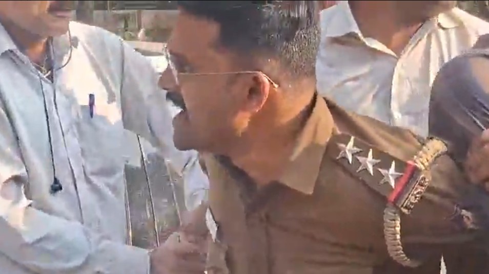 Video of cop screaming surfaces day after Lokayukta trap in Bengaluru