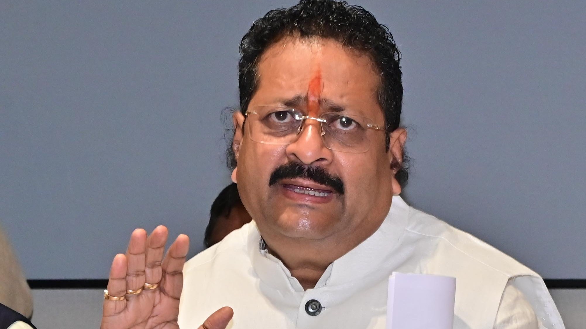 Yatnal mocks Karnataka BJP in Assembly, says ignoring Modi model cost party power