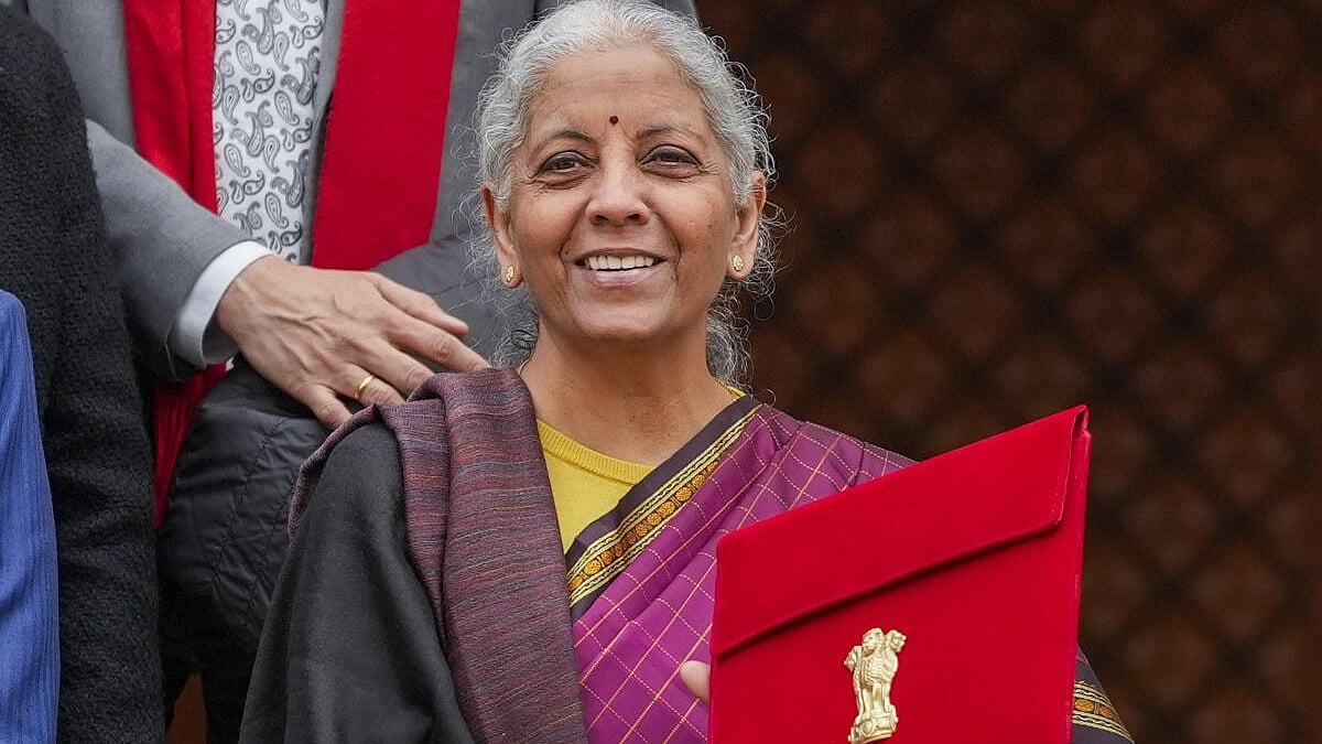 Global Snapshot: Grammys, Budget & Moonlight in Patna - Feb 2, 2026