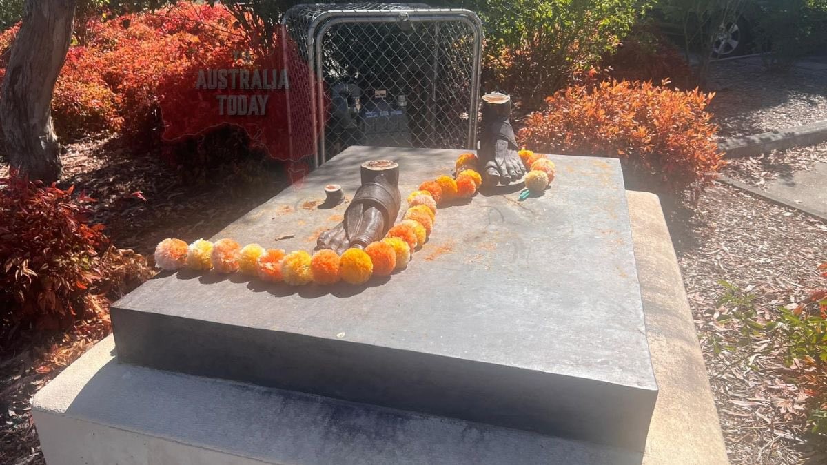 Bronze statue of Mahatma Gandhi stolen from Indian community centre in Australia