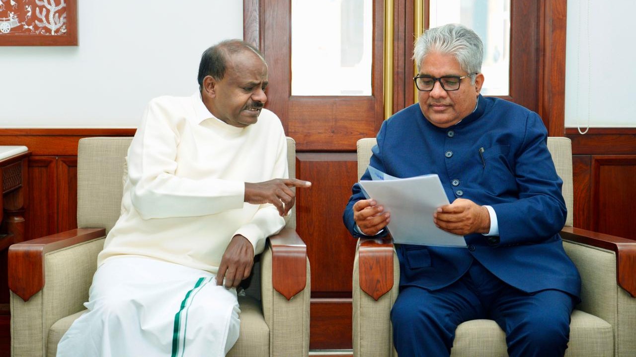 Kumaraswamy meets Bhupender Yadav, seeks to end man-wildlife conflict in Karnataka