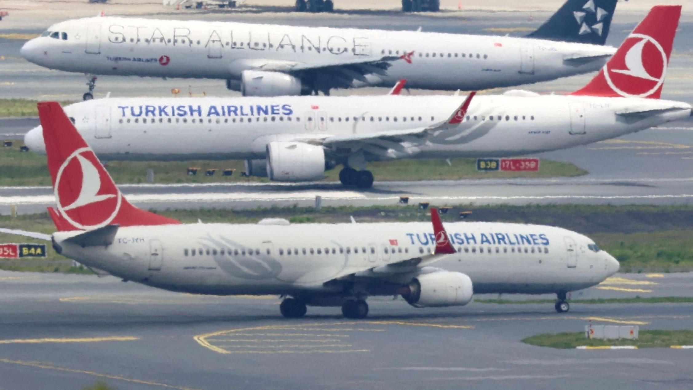 Turkish Airlines plane with right engine failure makes emergency landing at Kolkata airport