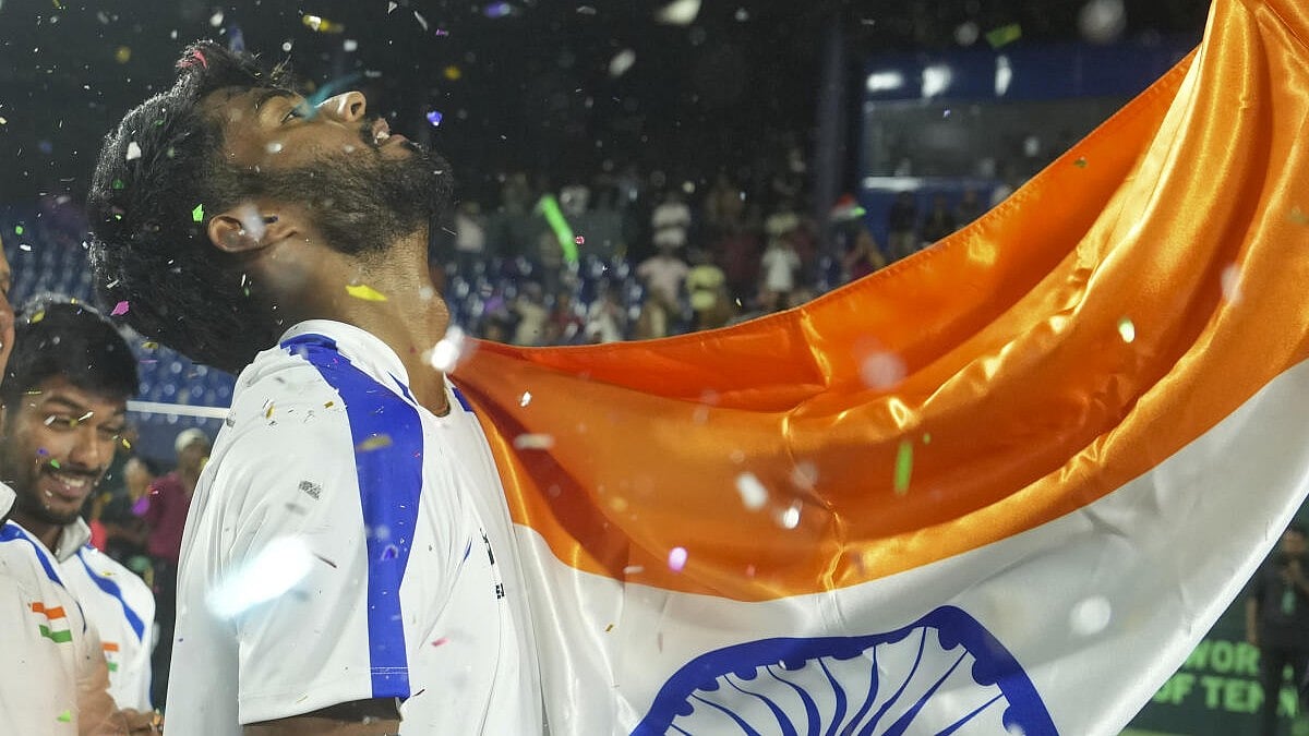Global Photo Highlights: Paragliding, Snowy Kashmir, and Pride March