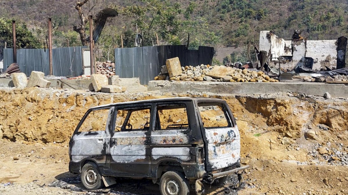 Firing, arson forces suspension of mobile and broadband internet in 3 districts of Manipur for five days