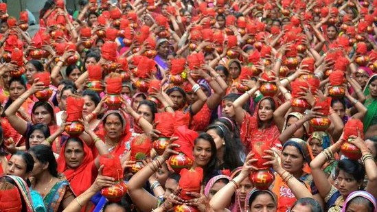 MP temple stampede: 70-year-woman killed, 6 others hurt during Kalash distribution in Gwalior