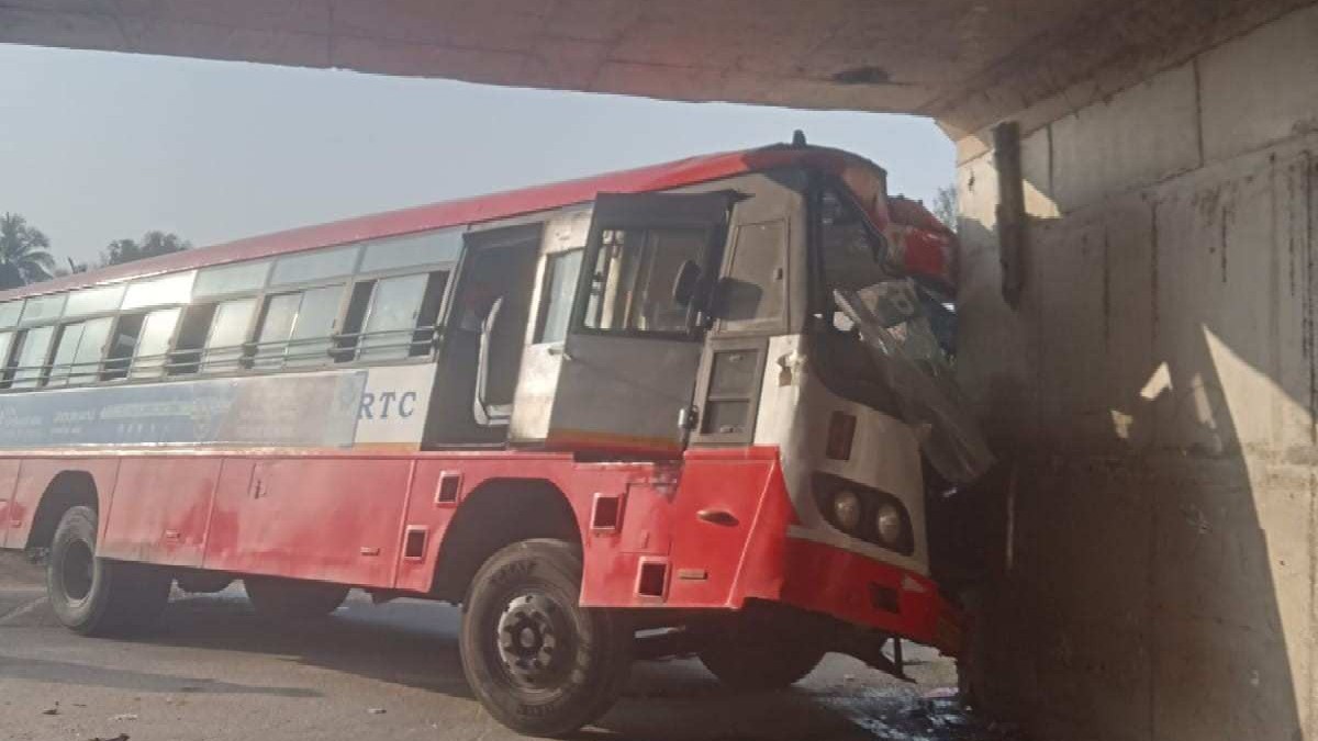 18 injured as KSRTC bus crashes into underpass wall near Karnataka's Maddur