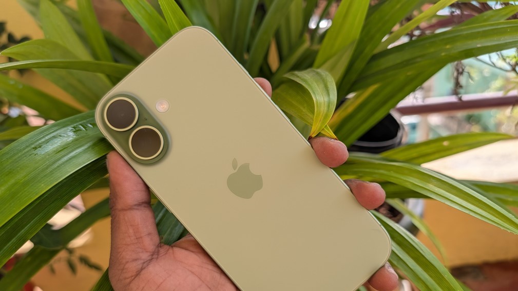 Valentine's Day Sale: Croma offers big discount on Apple iPhone 17