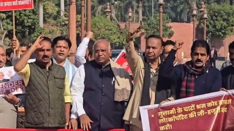 'Trap deal': Opposition MPs protest in Parliament complex against India-US trade agreement