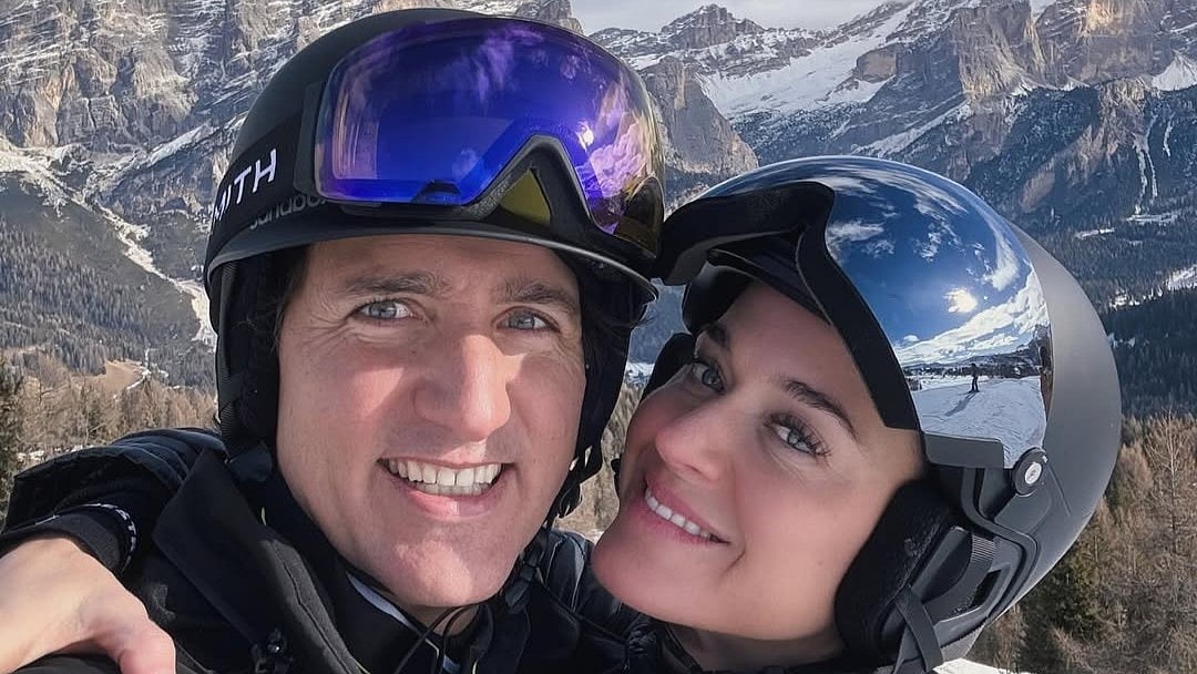 Katy Perry's Romantic Getaway Photos with Justin Trudeau Go Viral Online