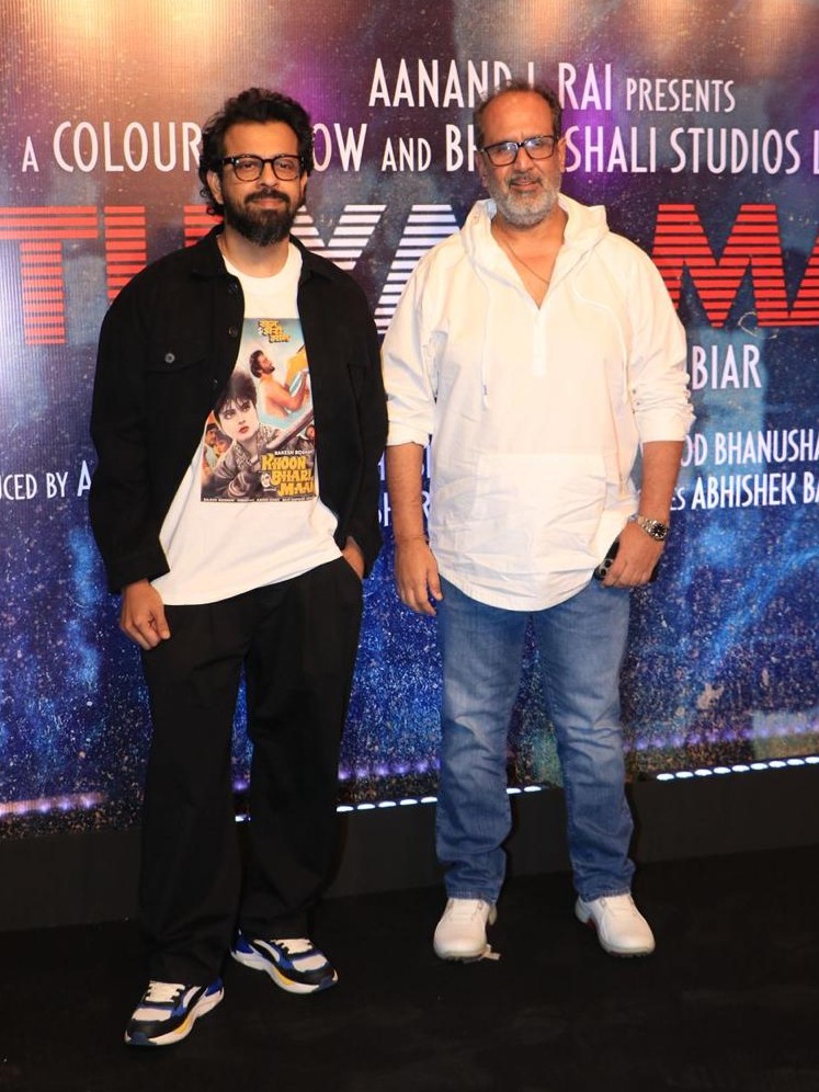 Bejoy Nambiar poses with Aanand L. Rai during the special screening of Tu Yaa Main in Mumbai.