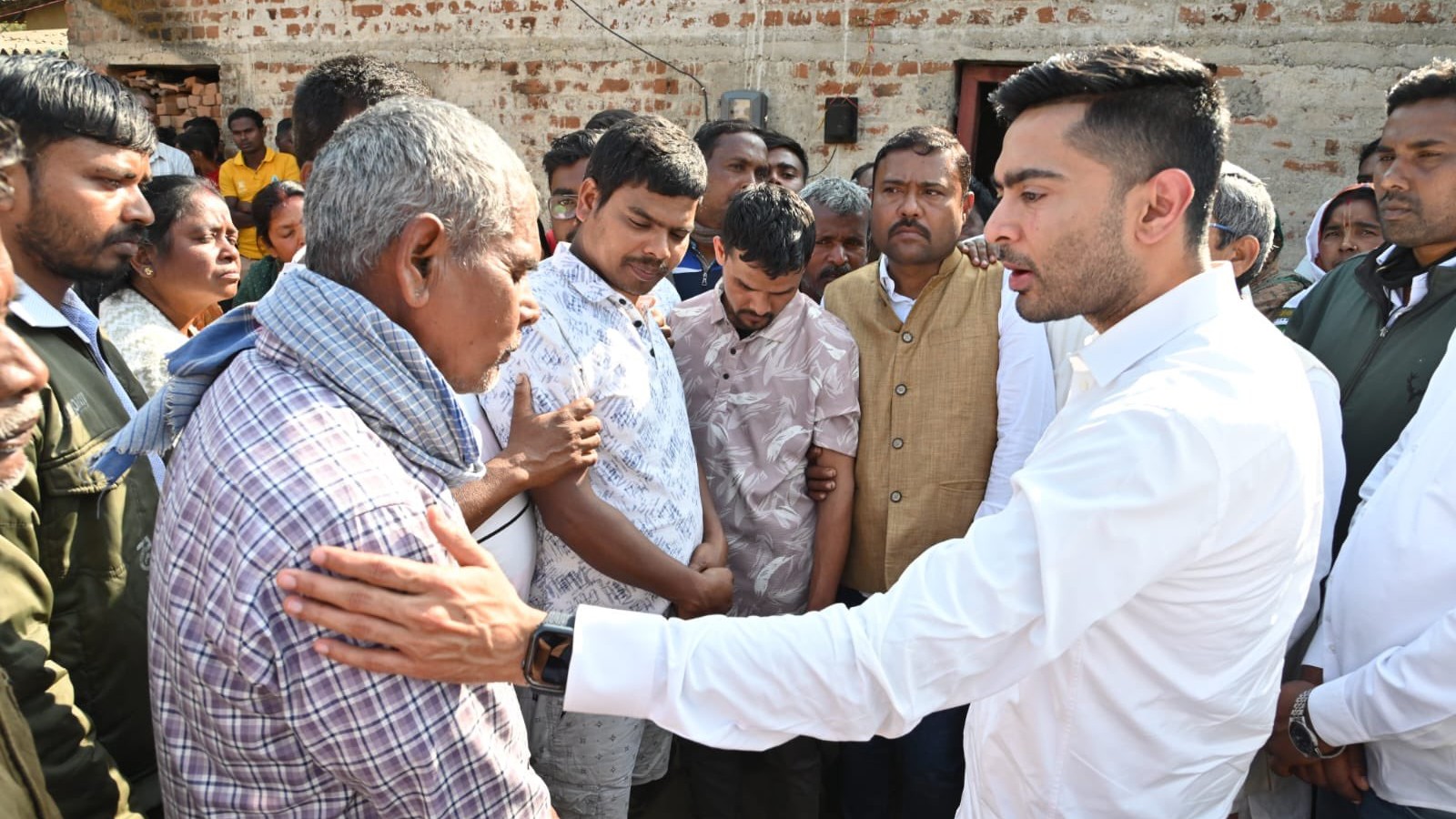 Abhishek Banerjee meets family of Bengal worker killed in Maharashtra, seeks justice