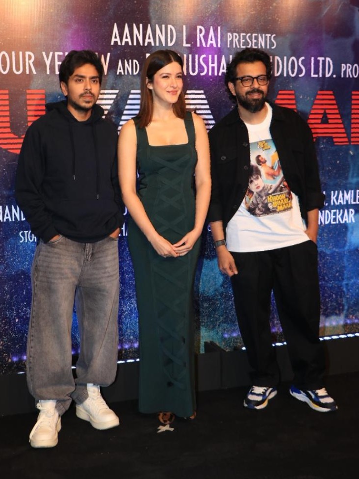 Shanaya Kapoor flanked by Adarsh Gourav and Bejoy Nambiar during the premiere of Tu Yaa Main in Mumbai.