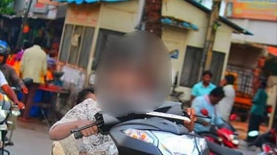 Bengaluru: Five dead in horrific car-bus collision on Tumakuru highway | Quick Digest