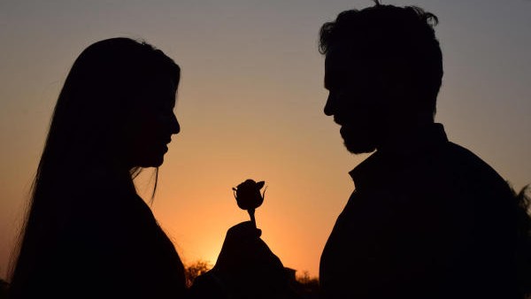 Right wing group gives 'Hanuman Chalisa' to couples celebrating Valentine’s Day in Bihar