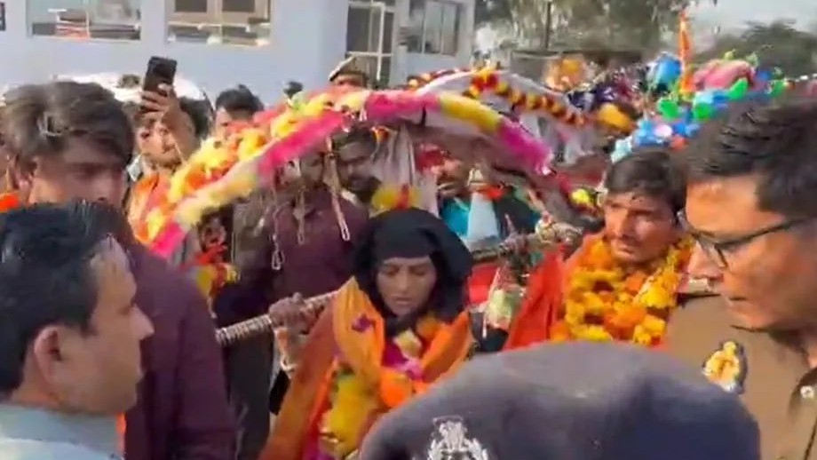 Burqa-clad woman brings kanwar in Sambhal to fulfil vow