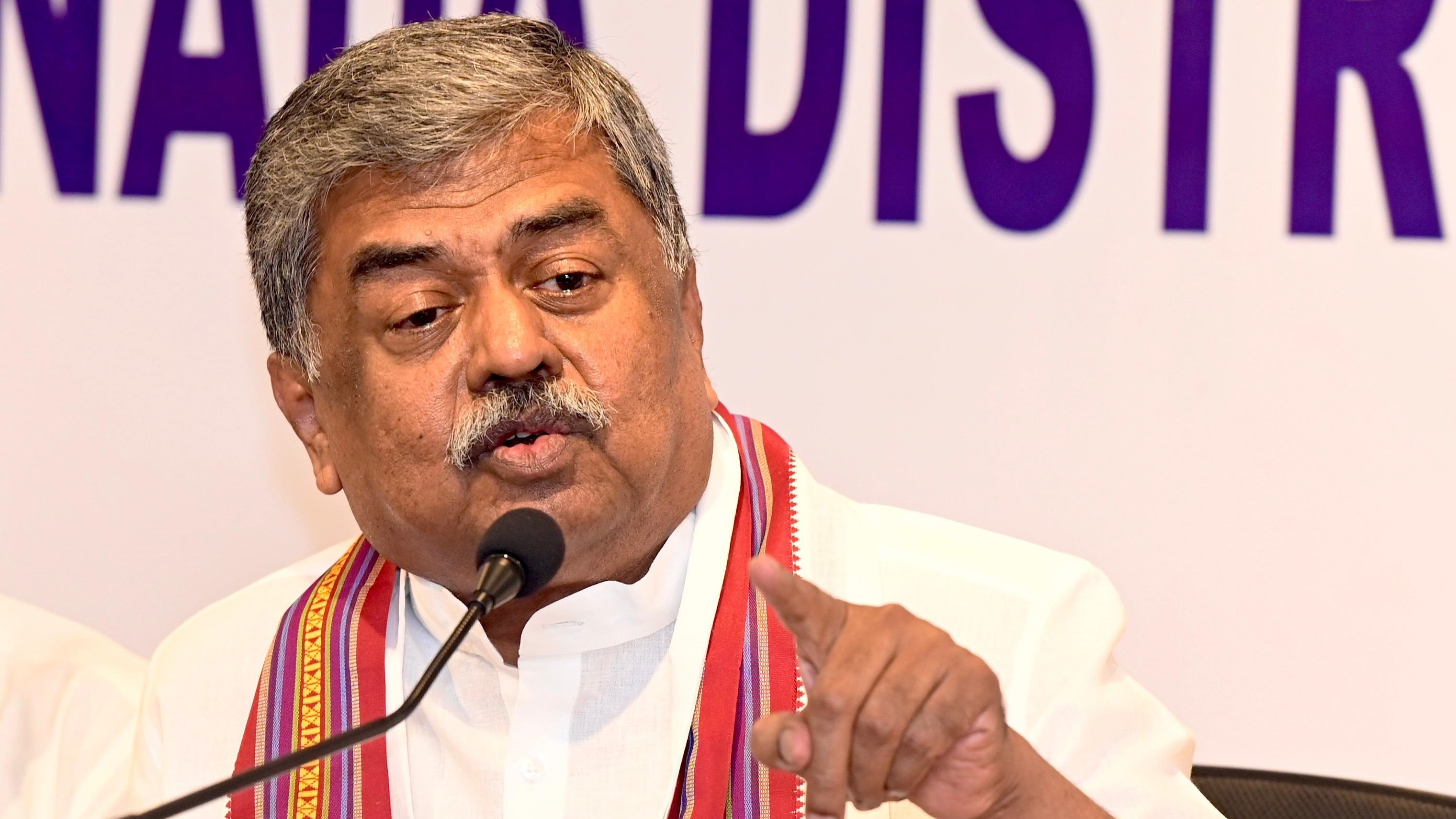 Deputy CM Shivakumar not ‘bande’ but ‘rail engine’, says Congress leader B K Hariprasad