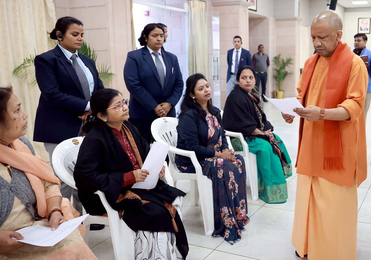 CM Yogi Directs Officials to Resolve Issues Locally, Urges Public to File Complaints