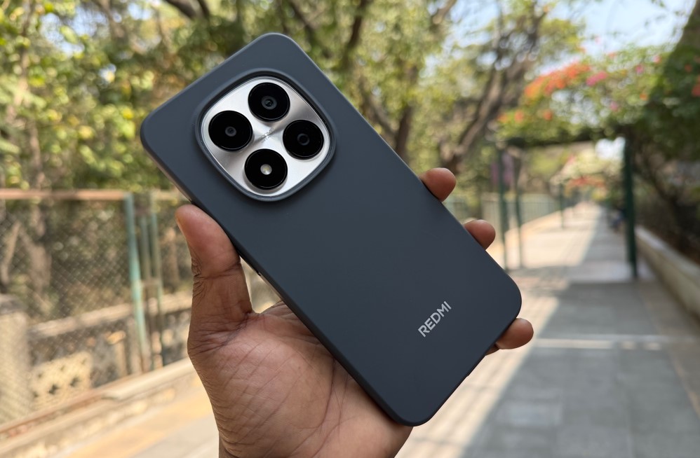 Redmi Note 15 Pro 5G with silicone case offered free by Xiaomi.