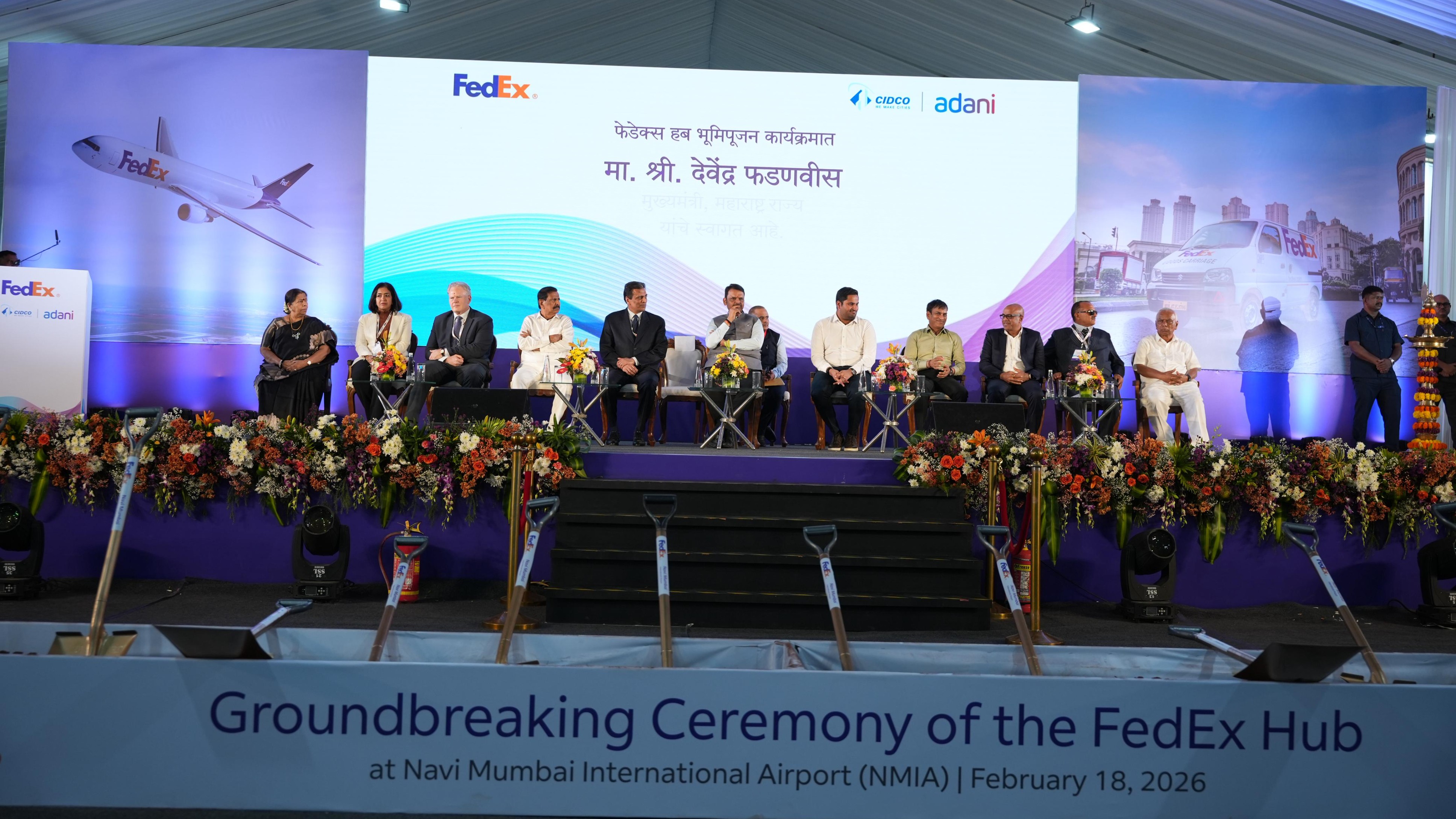 Maharashtra Chief Minister Devendra Fadnavis with FedEx officials.