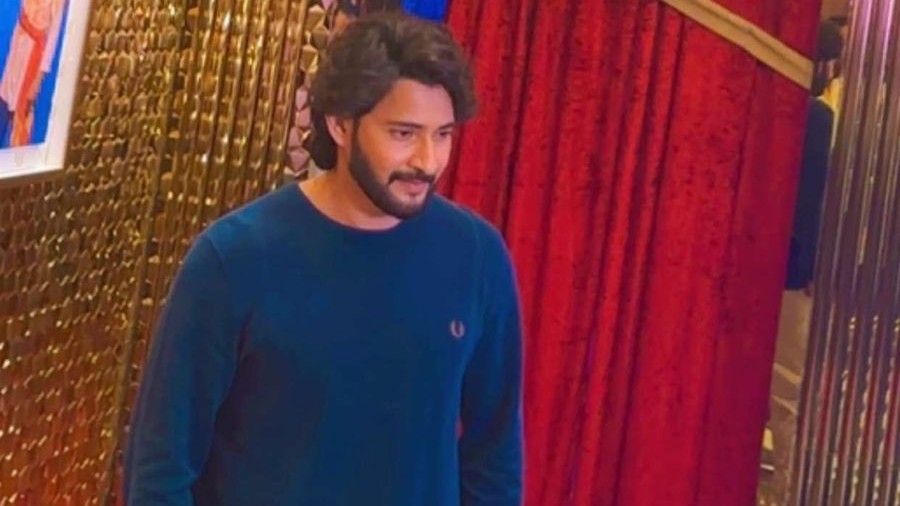 Mahesh Babu’s surprise visit to AMB Cinemas in Bengaluru sparks fan frenzy; video surfaces