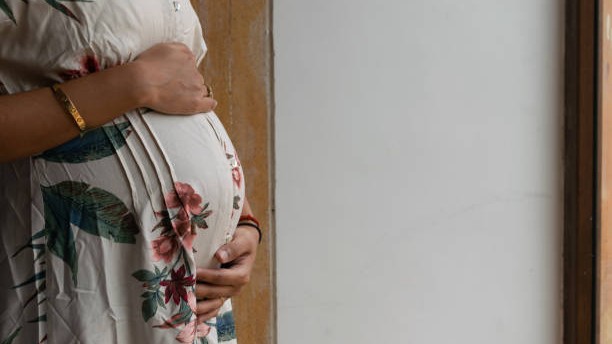 Unable to bear labour pain, UP woman slits stomach