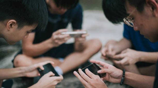 Karnataka: School Education Department launches campaign to tackle mobile addiction among kids