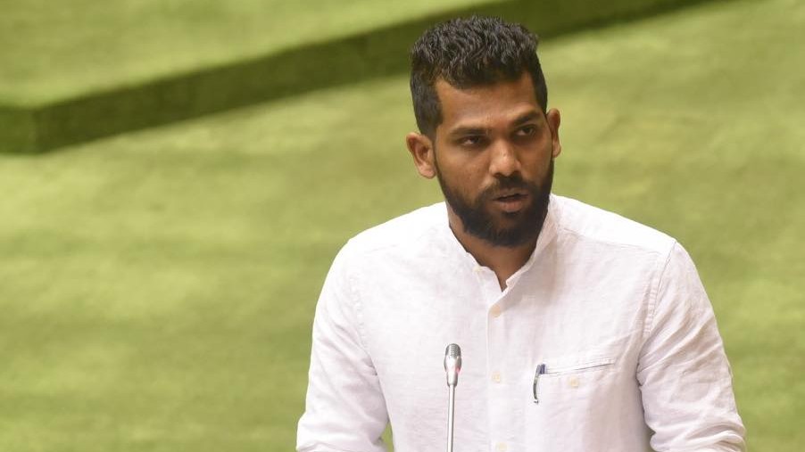 Cops drag Goa MLA out of govt office after overnight stir; TCP minister Vishwajit Rane calls protesters 'blackmailers'