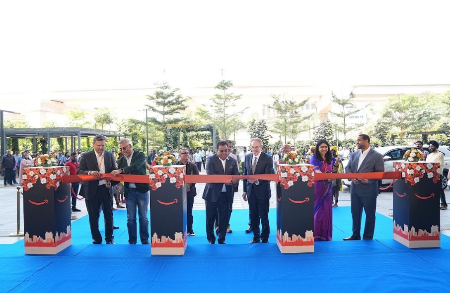 Amazon's top executives with Dr M.B. Patil, Minister for Large &amp; Medium Industries and Infrastructure Development, Government of Karnataka, opening the new office in Bengaluru North.