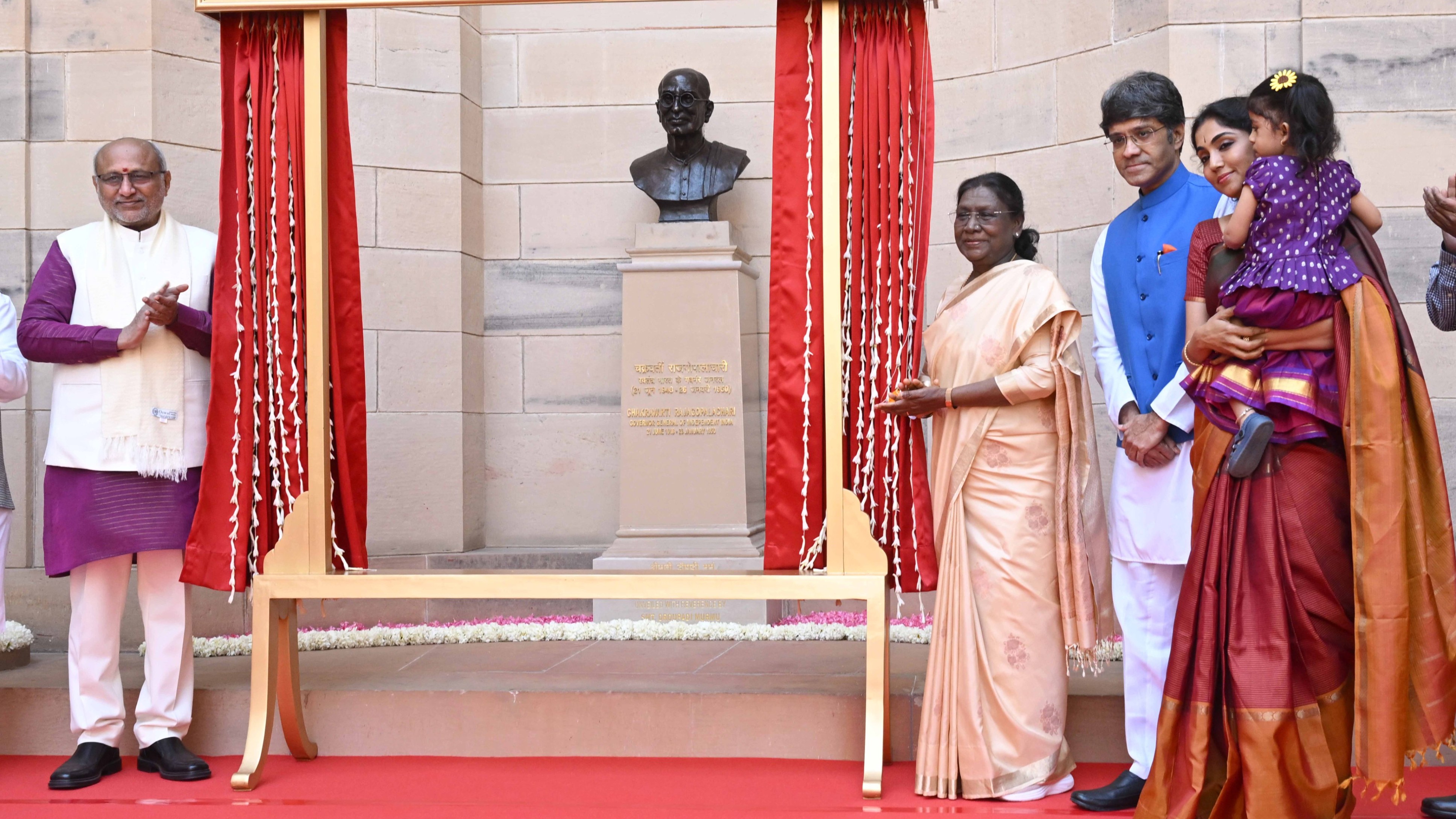 President Murmu unveils bust of first Indian Governor General at Rashtrapati Bhavan