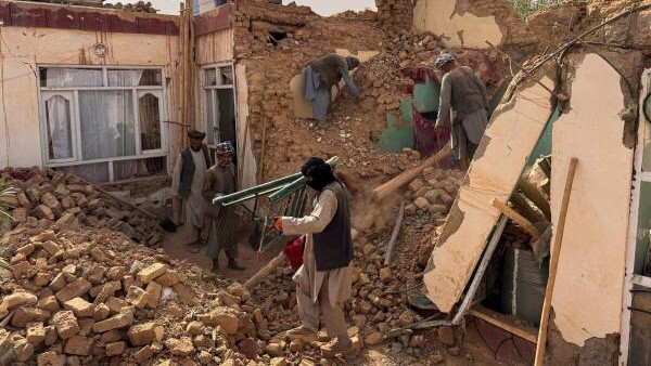 Pakistan, Afghan forces exchange fire after airstrikes deepen tensions