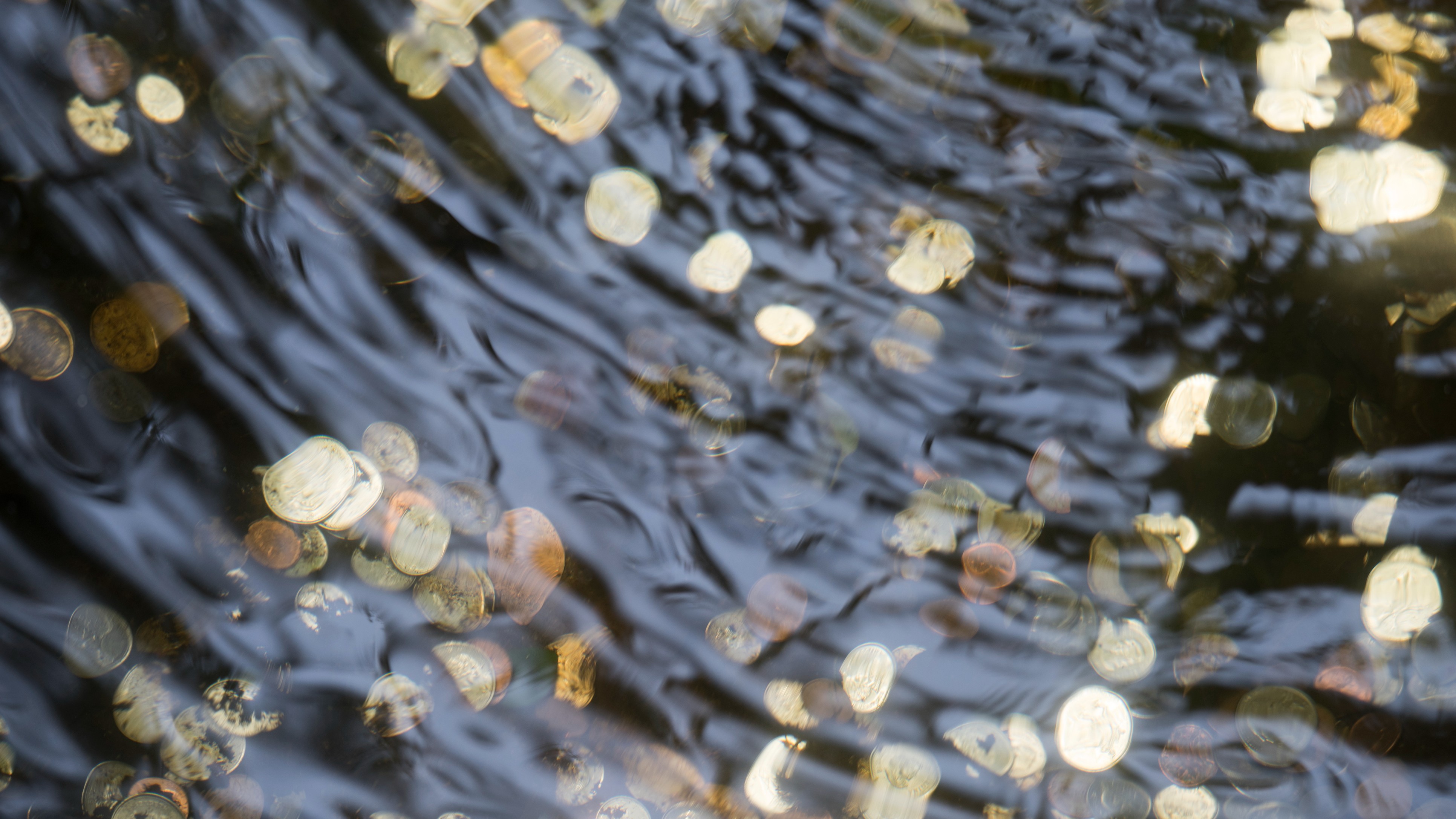 Gold rush at Godavari: Villagers comb river for valuables as water levels recede in Maharashtra's Paithan