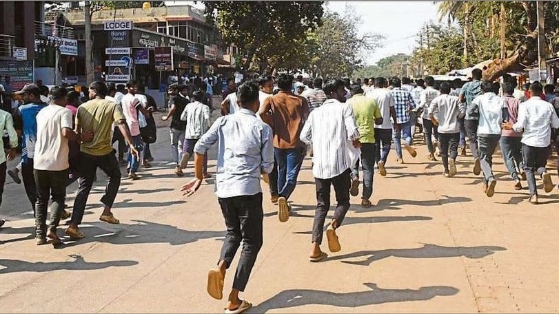 Massive protest by government job aspirants brings Dharwad to a standstill
