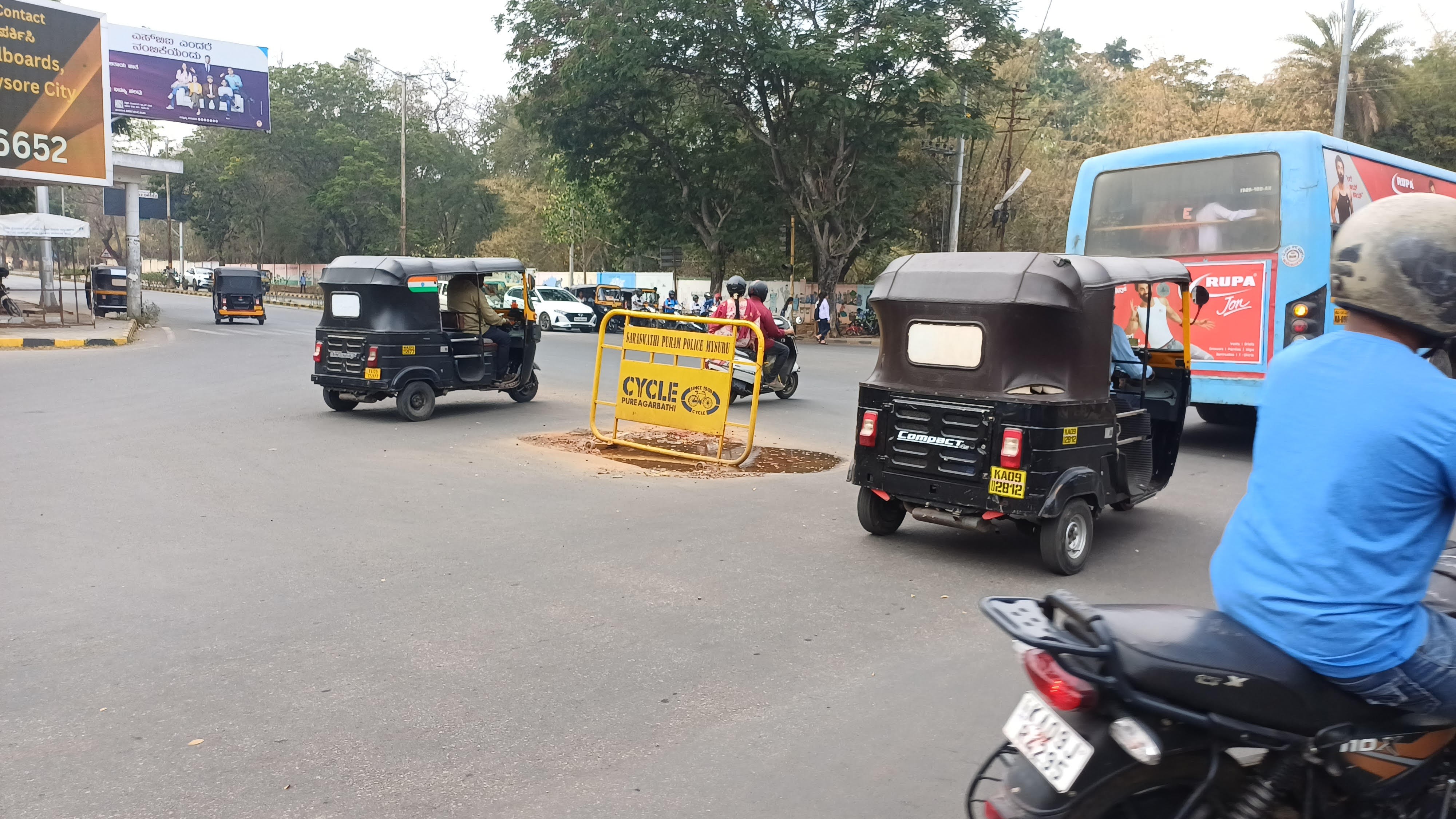 Mysuru: Open pit at Ramaswamy Circle turns hazardous for commuters as civic authorities turn blind eye