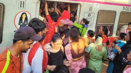 Woman dragged by hair on crowded Kalyan local train, video goes viral
