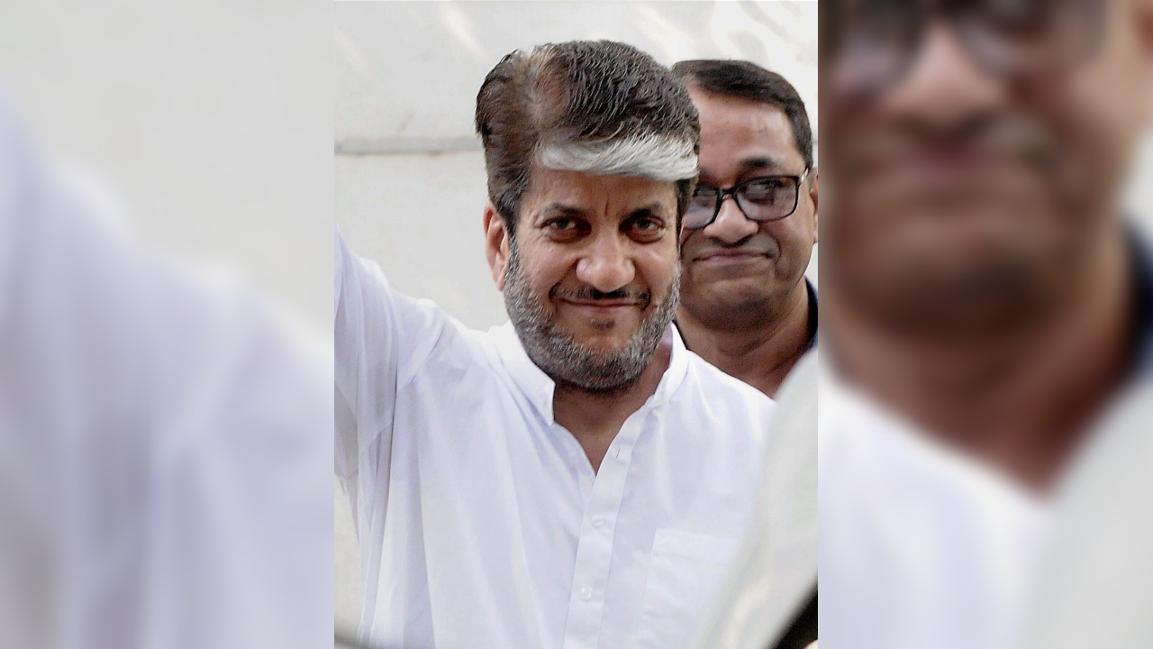 Supreme Court cites 'bleak chance' of trial's early disposal, long incarceration to grant bail to separatist Shabir Shah