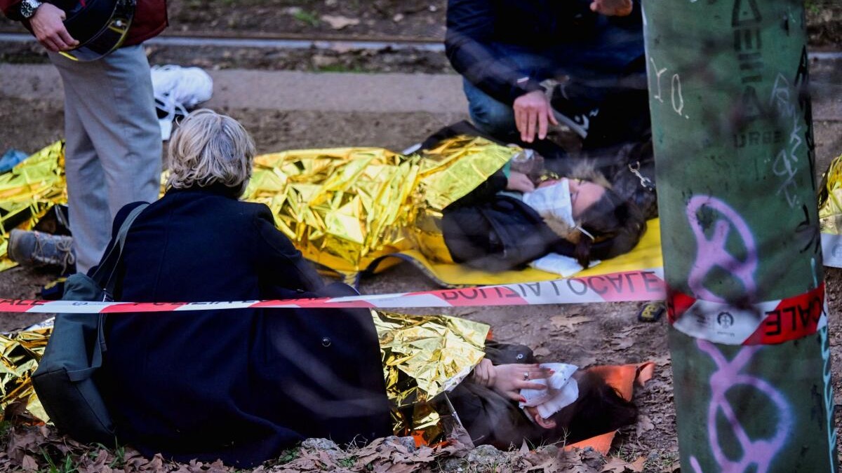 Tram derails in central Milan, atleast one dead