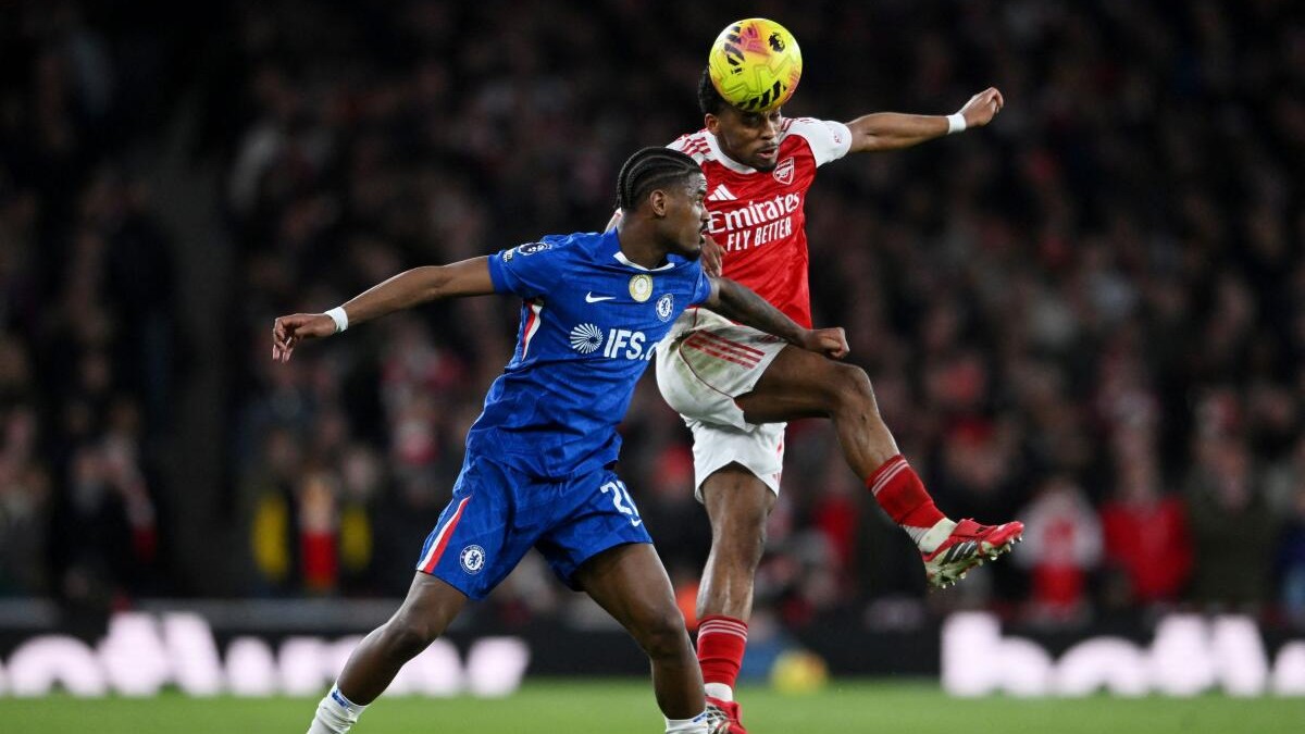 Timber header earns Arsenal crucial win over Chelsea