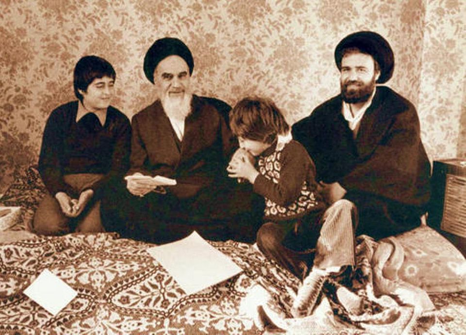 (From Left to right) Ali Eshraghi (Ruhollah Khomeini's grandson), Ruhollah Khomeini, Hassan and Ahmad Khomeini 