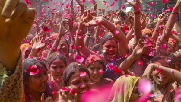 166-year-old Ram Baraat taken out in Bareilly amid tight security, flower shower