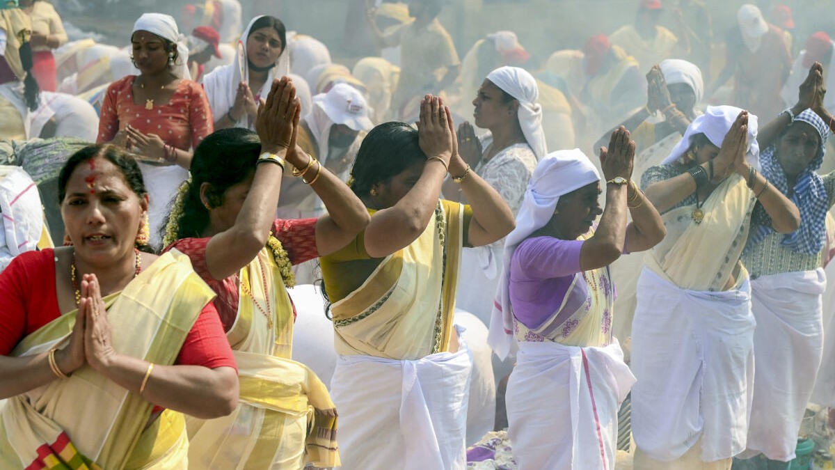 Thousands participate in Attukal Pongala in Kerala