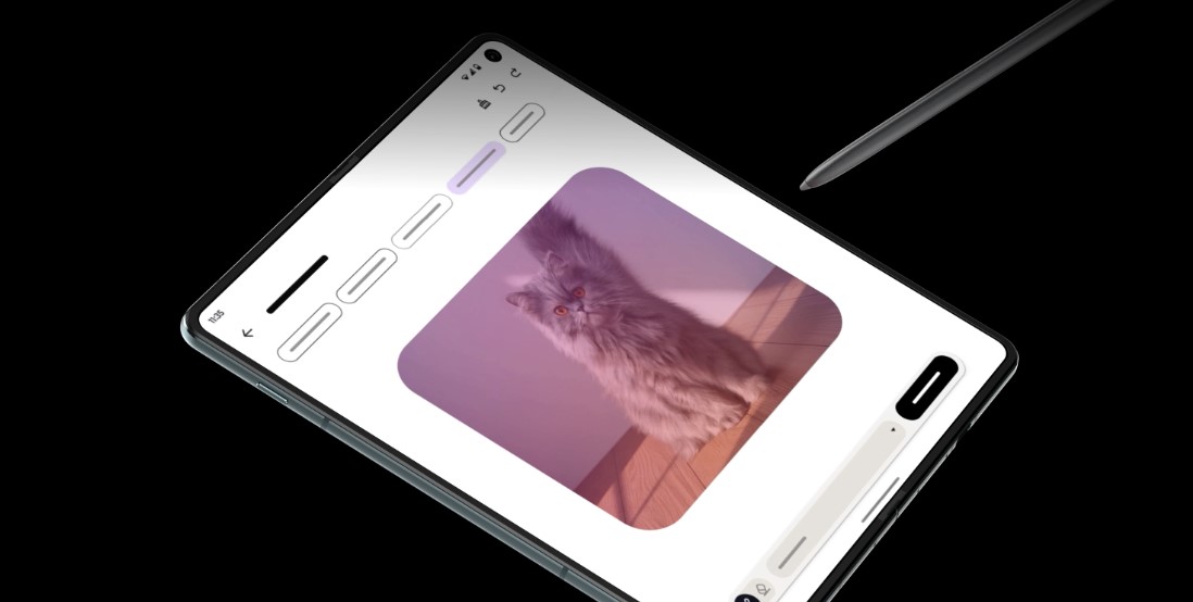 Moto Ultra Pen with Motorola Razr Fold.