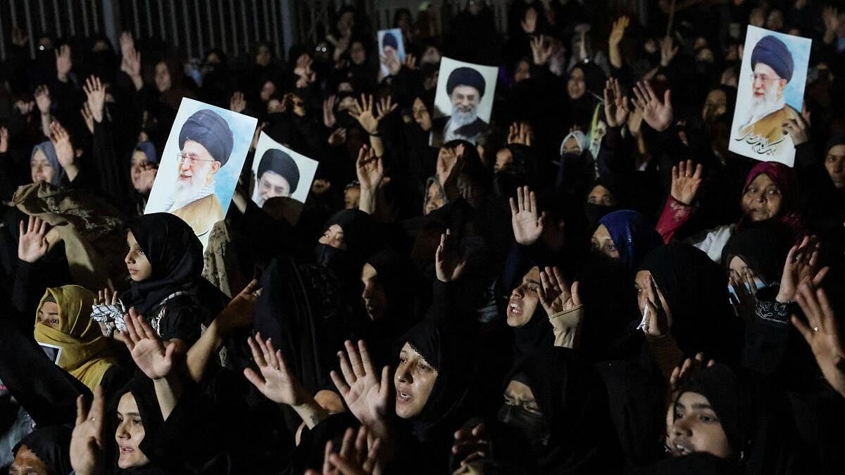 Anger among Pakistan's Shi'ites underlines its Iran-US tightrope walk