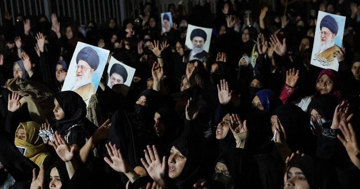 Anger among Pakistan's Shi'ites underlines its Iran-US tightrope walk