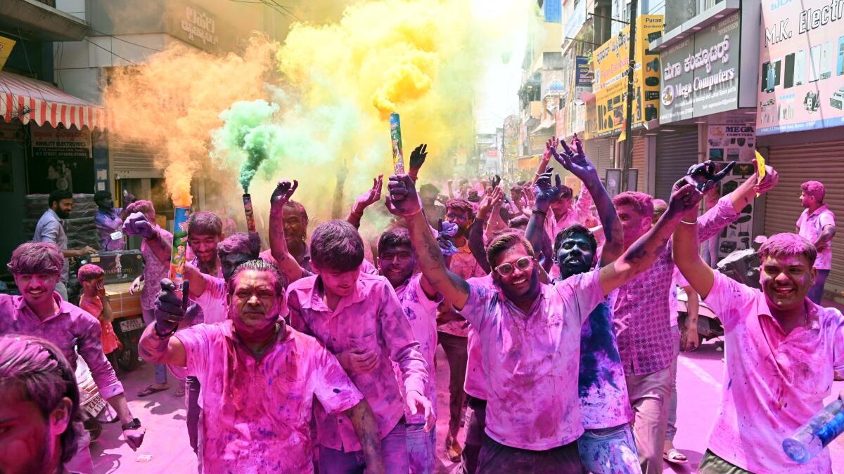'Why is this city so boring': Woman's Holi post on Bengaluru sparks debate; Netizens call her 'culturally unaware'